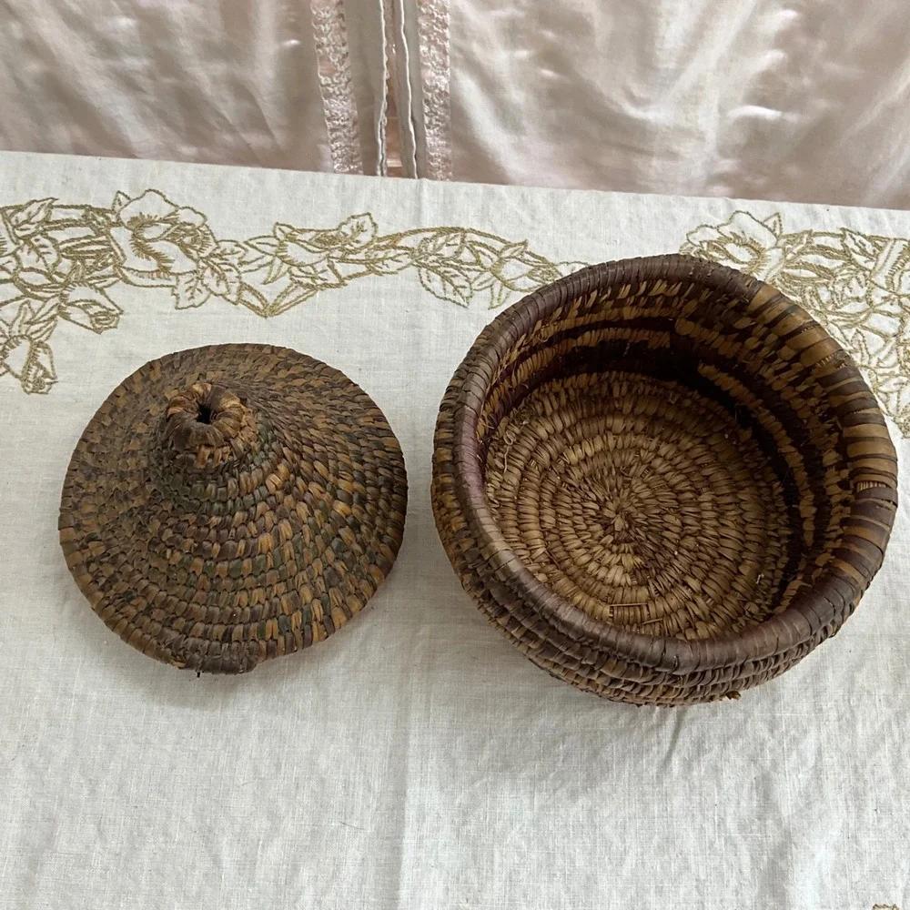 Vintage Handwoven Coiled Sweetgrass Basket Conical Lid 9